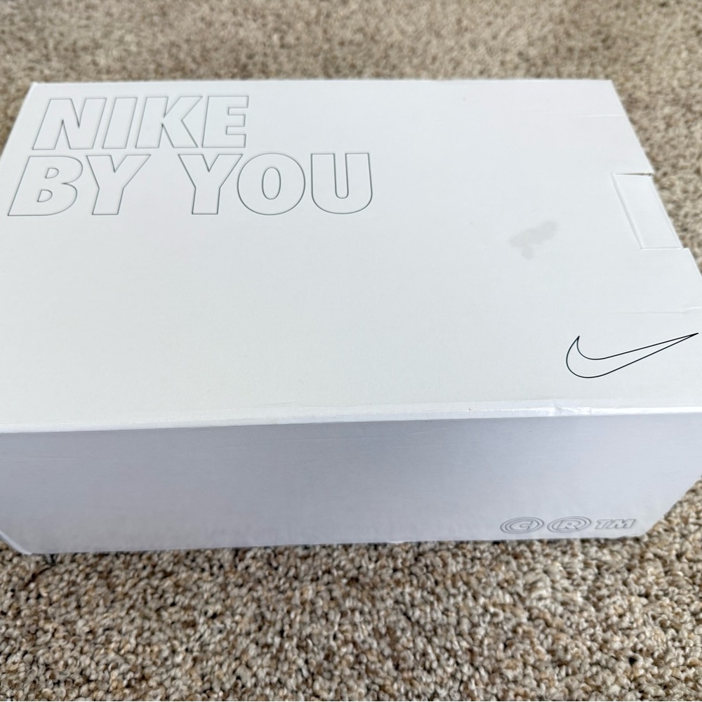 Nikes custom made - Picture 2 of 4